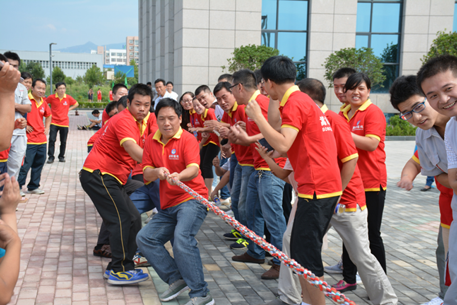 嵩陽(yáng)煤機(jī)“團(tuán)隊(duì)競(jìng)技，獻(xiàn)禮閱兵”